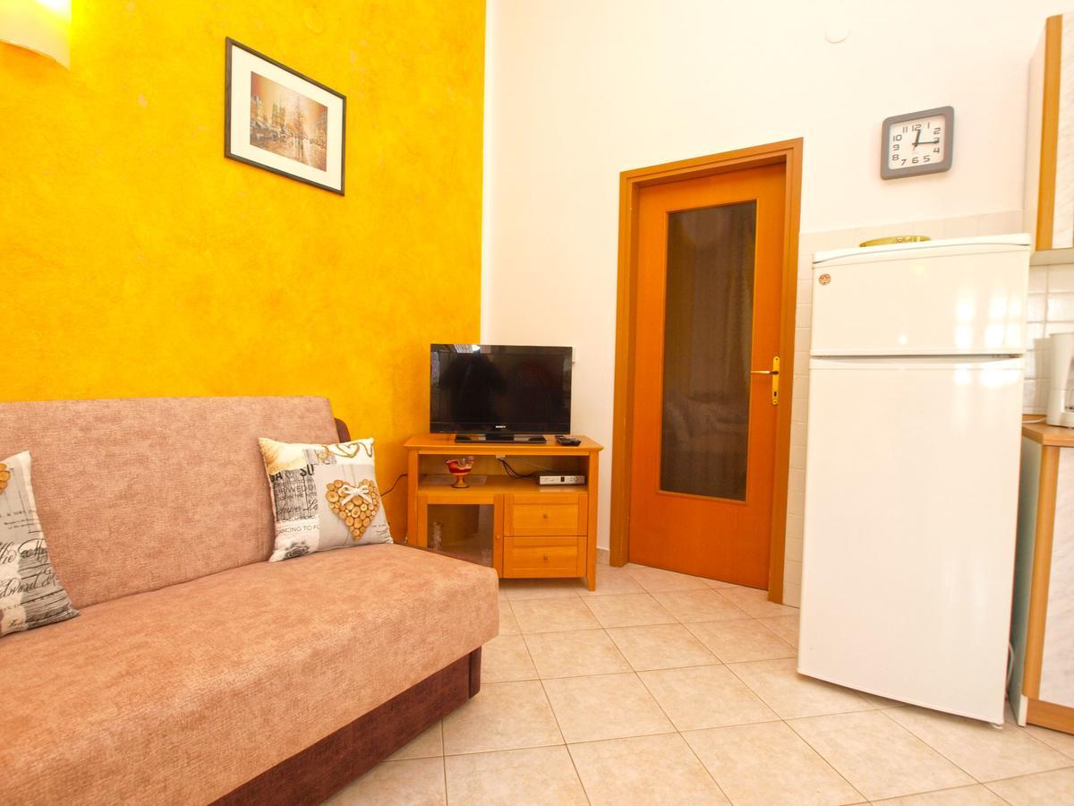 Apartments Iva 1534 Pola Esterno foto