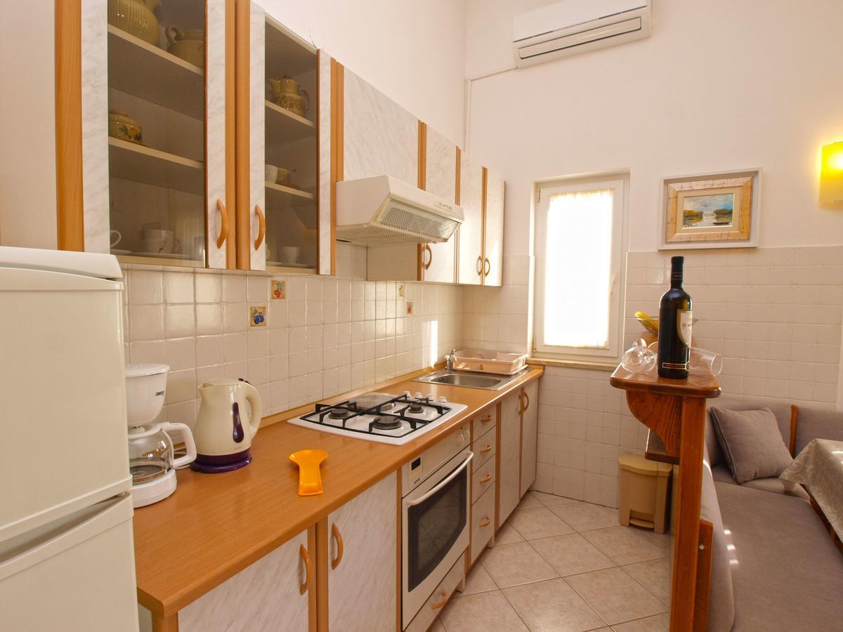 Apartments Iva 1534 Pola Esterno foto