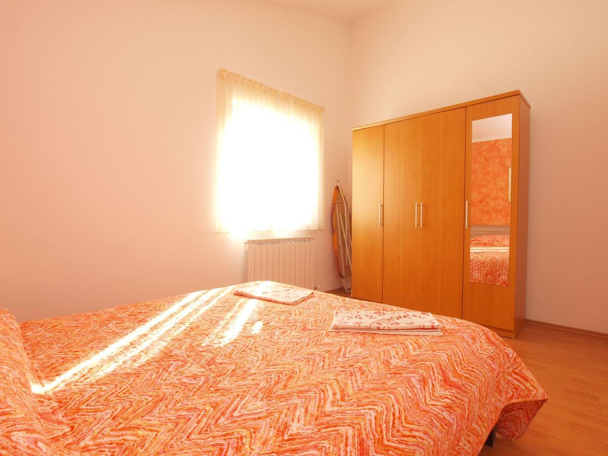 Apartments Iva 1534 Pola Esterno foto