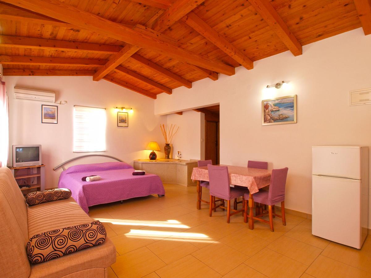 Apartments Iva 1534 Pola Esterno foto
