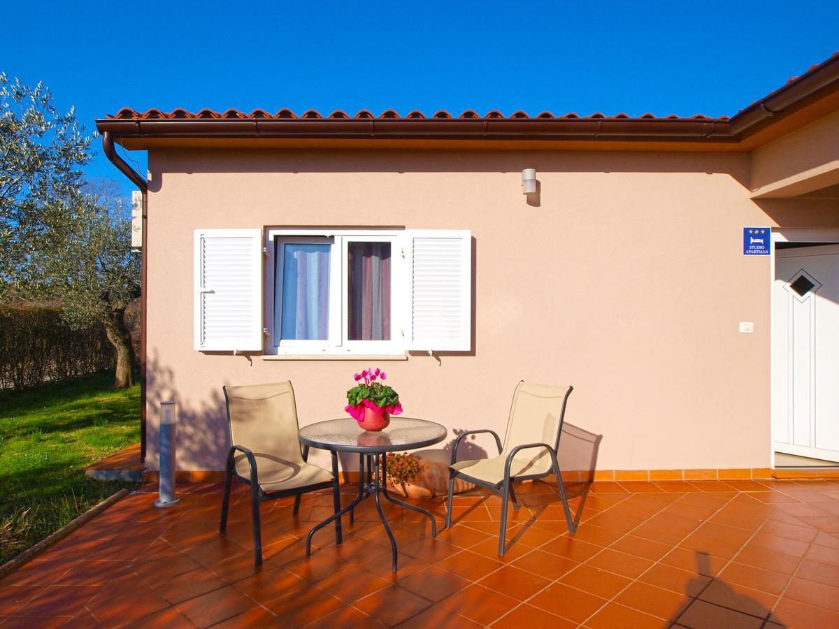 Apartments Iva 1534 Pola Esterno foto
