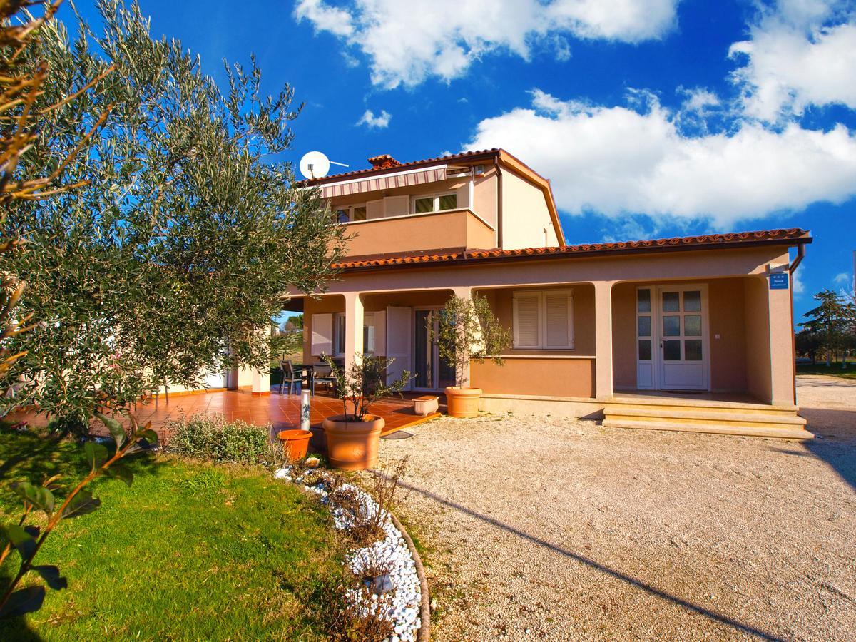 Apartments Iva 1534 Pola Esterno foto
