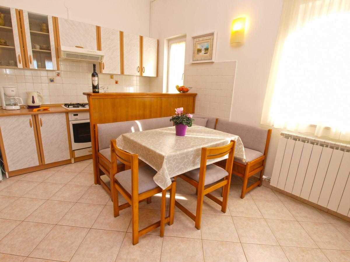 Apartments Iva 1534 Pola Esterno foto